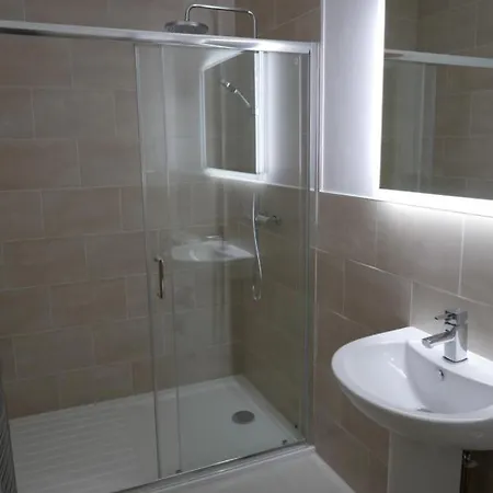 1 Bed Close To Arena Sleeps Up To 4 People F4 *