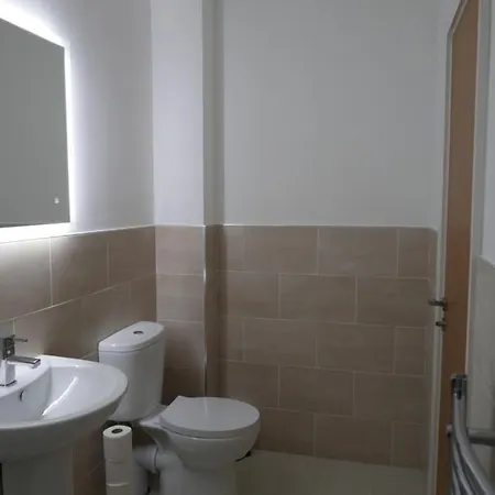 1 Bed Close To Arena Sleeps Up To 4 People F4 *